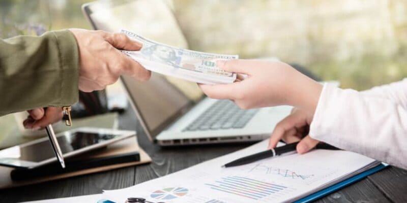 Khách hàng đóng vai trò quan trọng với miễn nhiệm